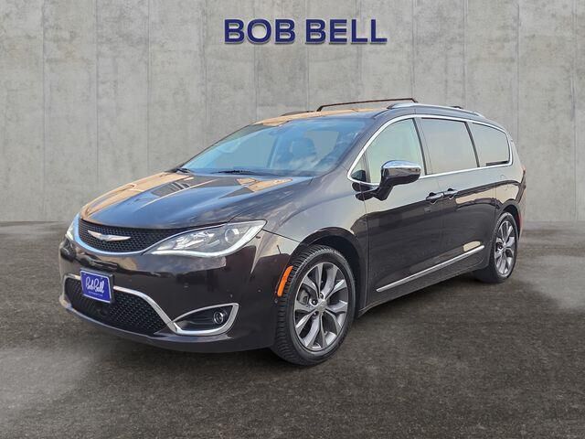 2019 Chrysler Pacifica Limited — photo 1 of 13