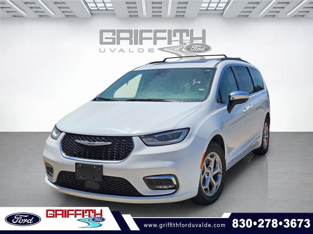2023 Chrysler Pacifica Limited — photo 1 of 1