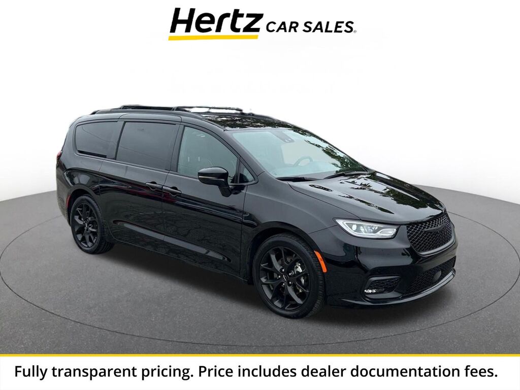 2025 Chrysler Pacifica Limited — photo 1 of 11