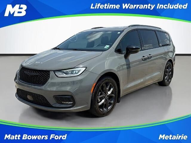 2023 Chrysler Pacifica Limited — photo 1 of 13