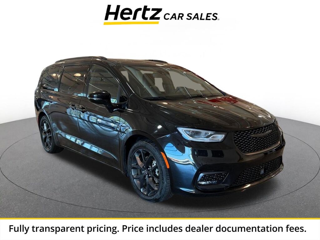 2025 Chrysler Pacifica Limited — photo 1 of 11
