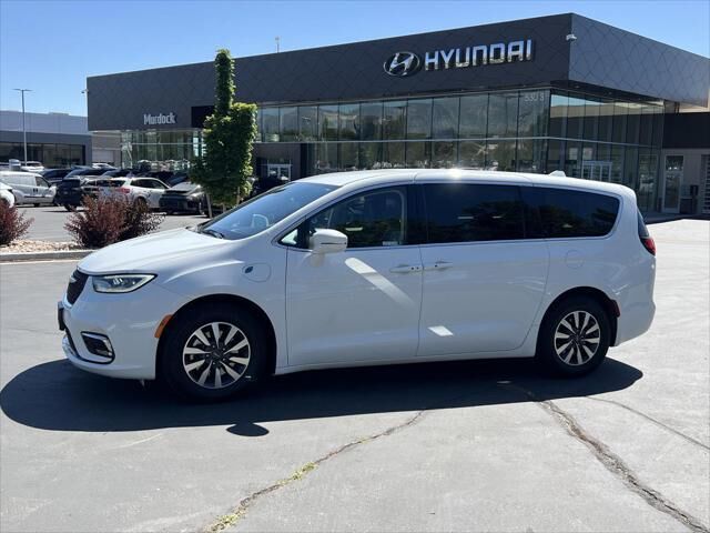 2022 Chrysler Pacifica Hybrid Touring L