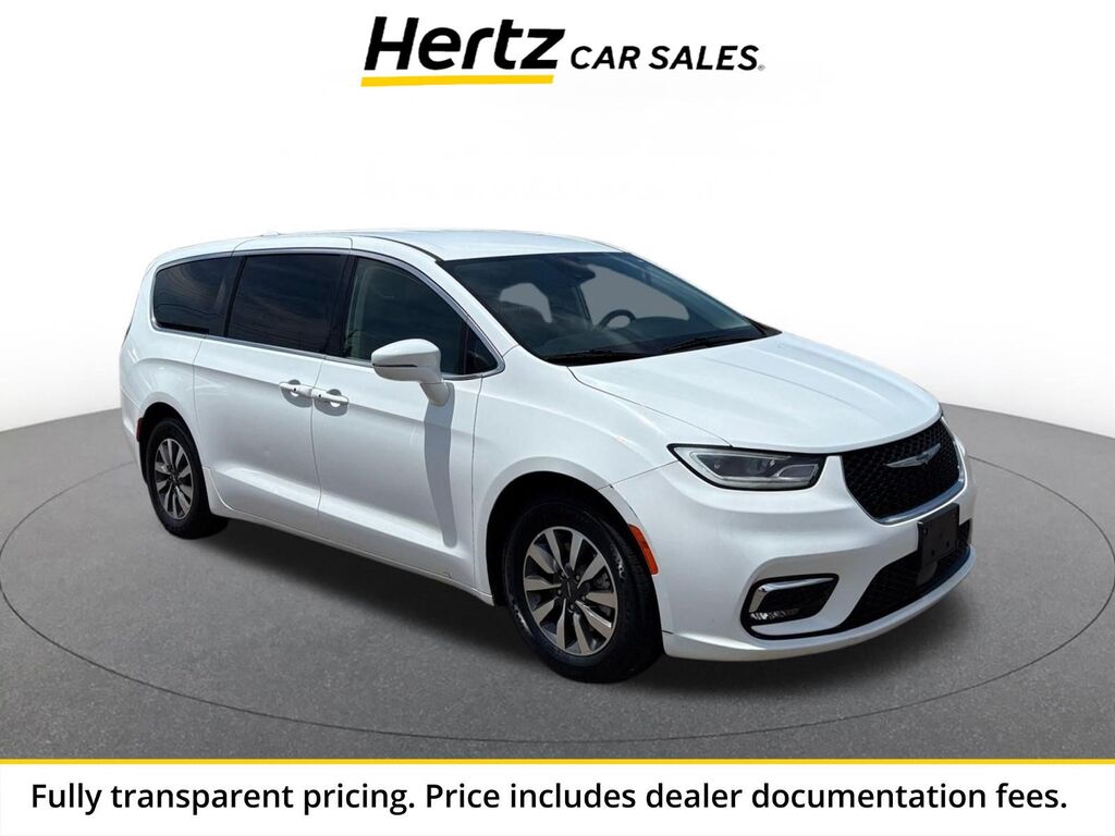 2022 Chrysler Pacifica Hybrid Touring L — photo 1 of 11