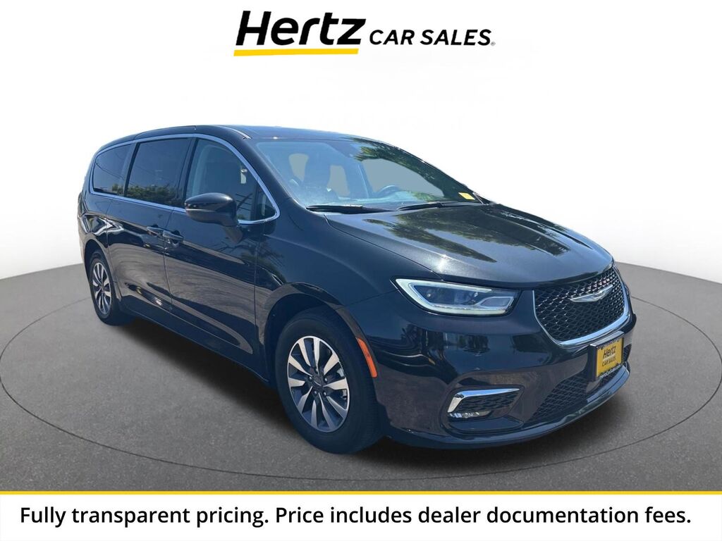 2023 Chrysler Pacifica Hybrid Touring L — photo 1 of 11