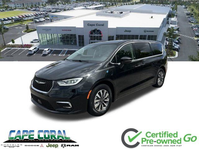 2022 Chrysler Pacifica Hybrid Touring L — photo 1 of 1