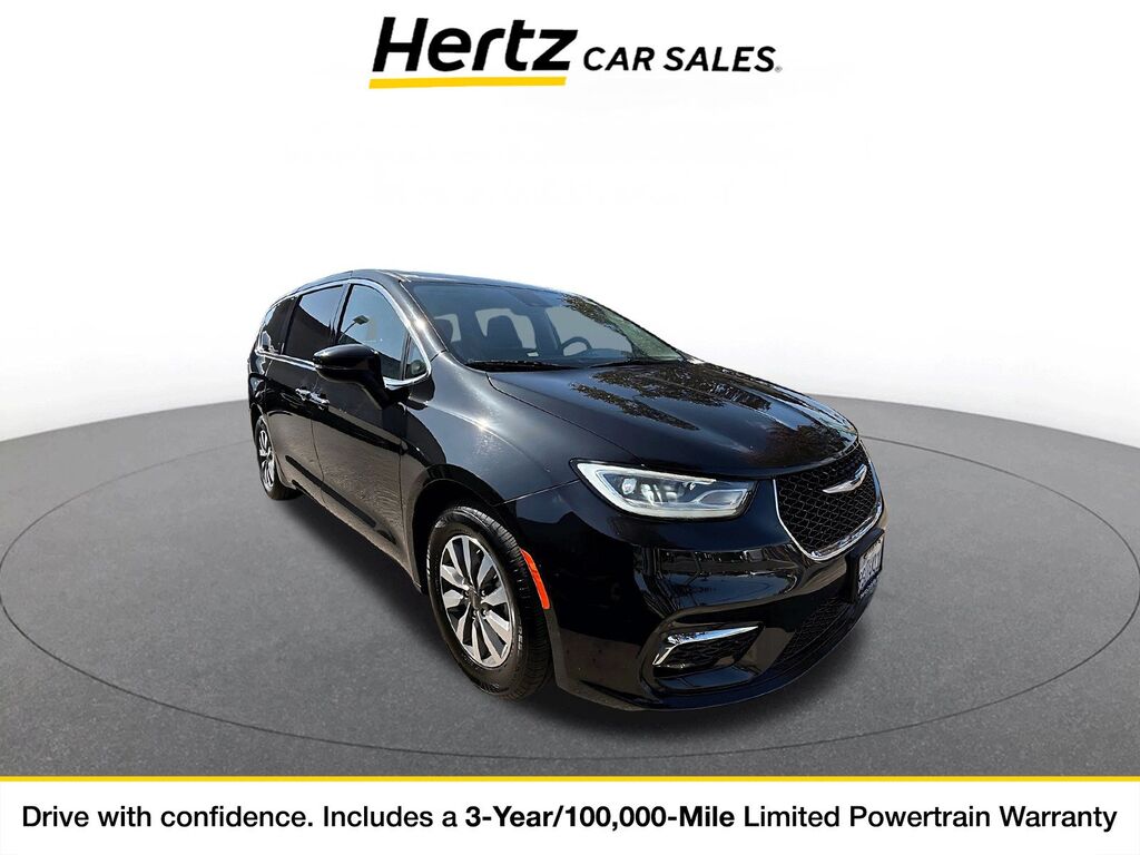 2023 Chrysler Pacifica Hybrid Touring L — photo 1 of 1