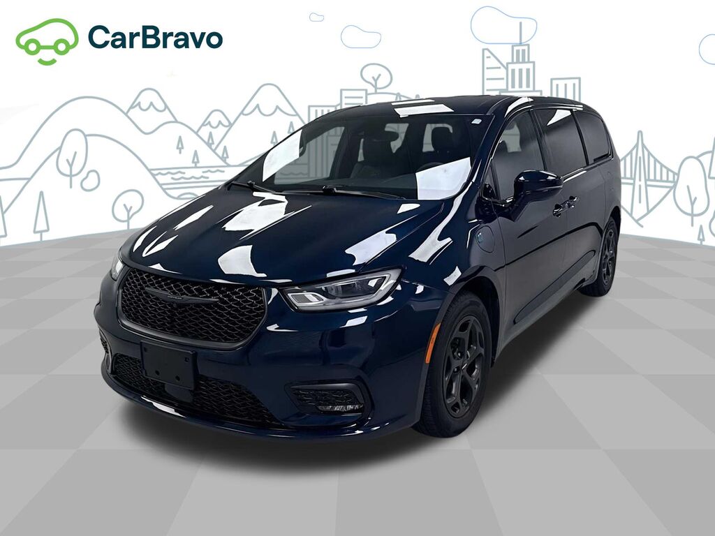 2022 Chrysler Pacifica Touring L — photo 1 of 6