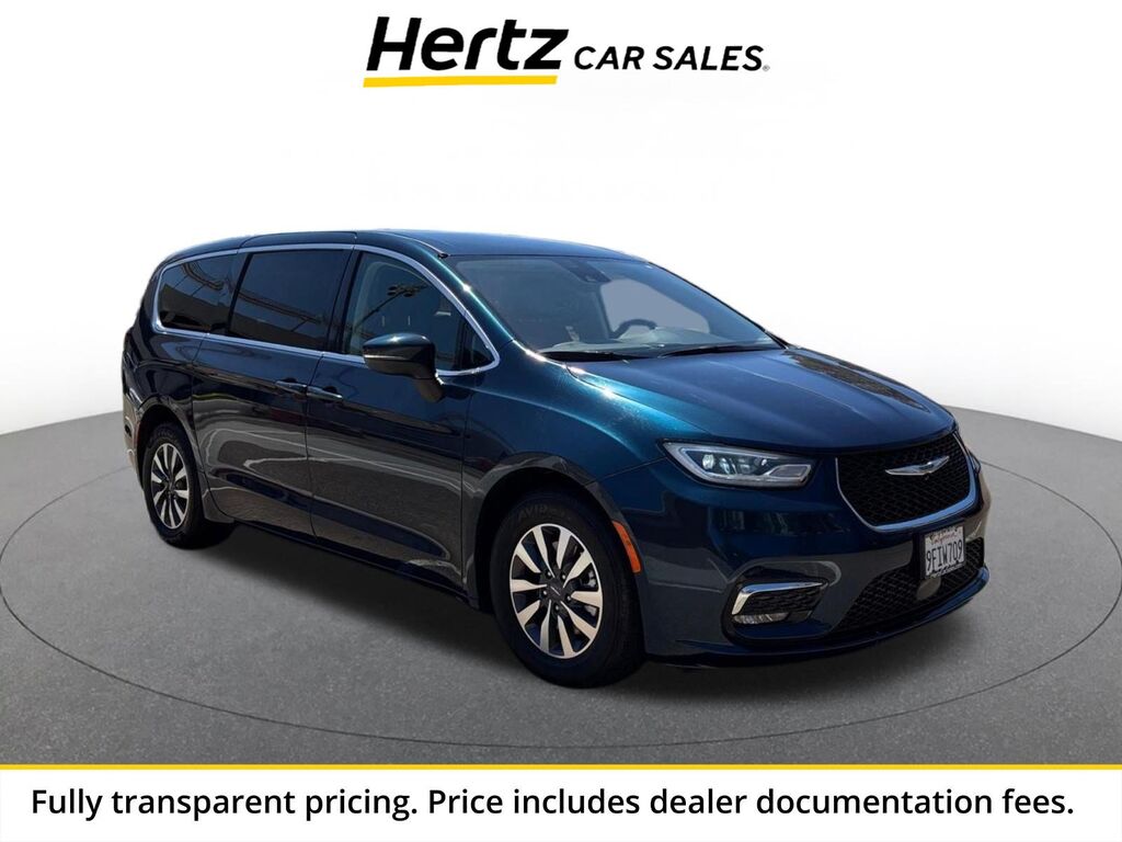 2023 Chrysler Pacifica Hybrid Touring L — photo 1 of 11