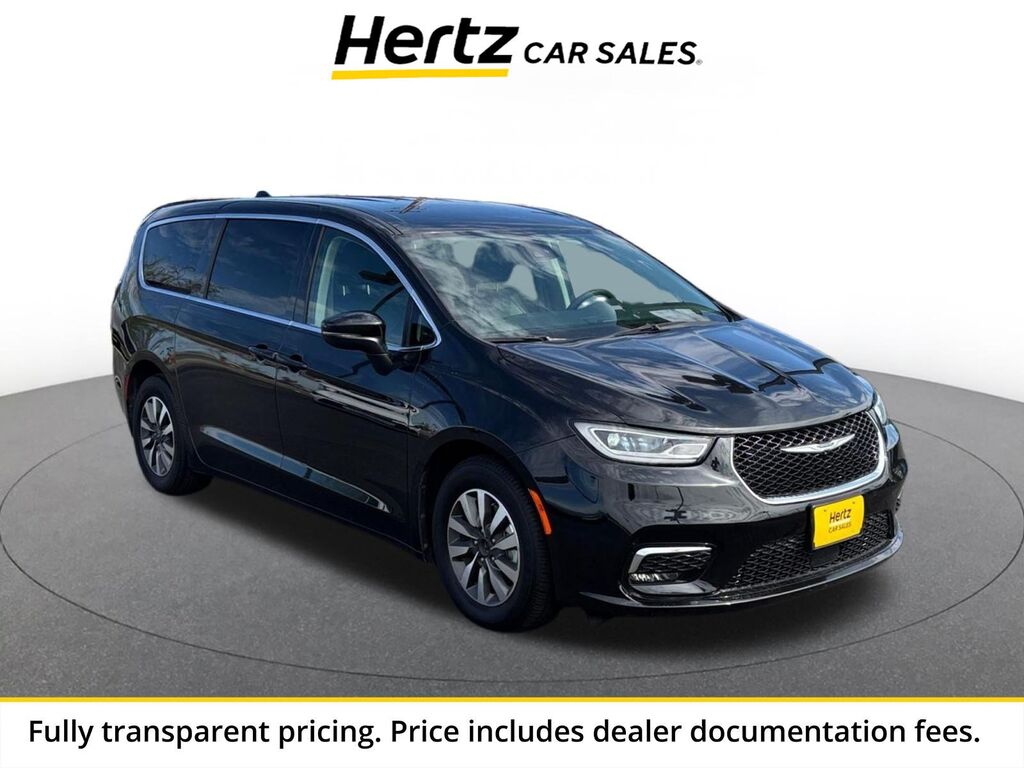 2023 Chrysler Pacifica Hybrid Touring L — photo 1 of 1