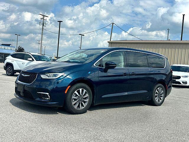 2023 Chrysler Pacifica Plug-In Hybrid Touring L