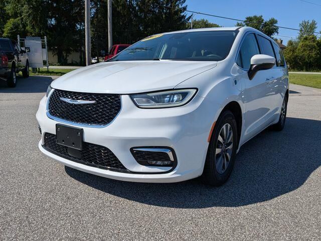 2023 Chrysler Pacifica Plug-In Hybrid Touring L
