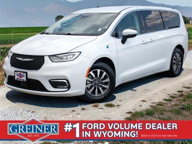 2023 Chrysler Pacifica Plug-In Hybrid Touring L