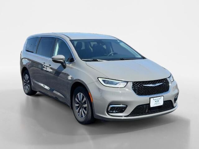 2023 Chrysler Pacifica Plug-In Hybrid Touring L