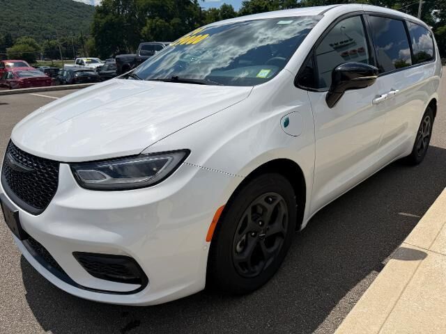 2024 Chrysler Pacifica Plug-In Hybrid Select