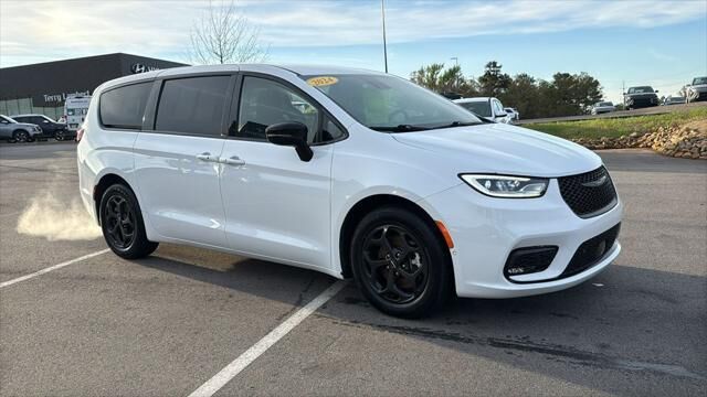 2024 Chrysler Pacifica Plug-In Hybrid S Appearance