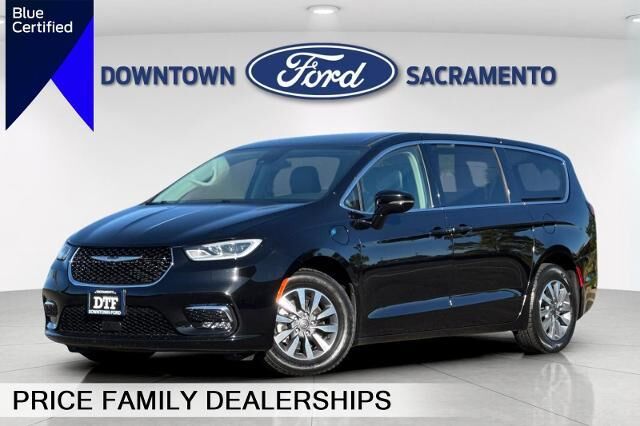 2024 Chrysler Pacifica Plug-In Hybrid Select