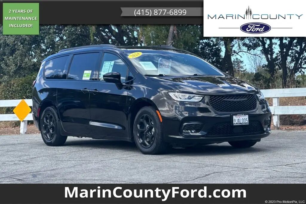 2024 Chrysler Pacifica Plug-In Hybrid Select — photo 1 of 12
