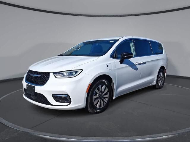 2024 Chrysler Pacifica Plug-In Hybrid Select
