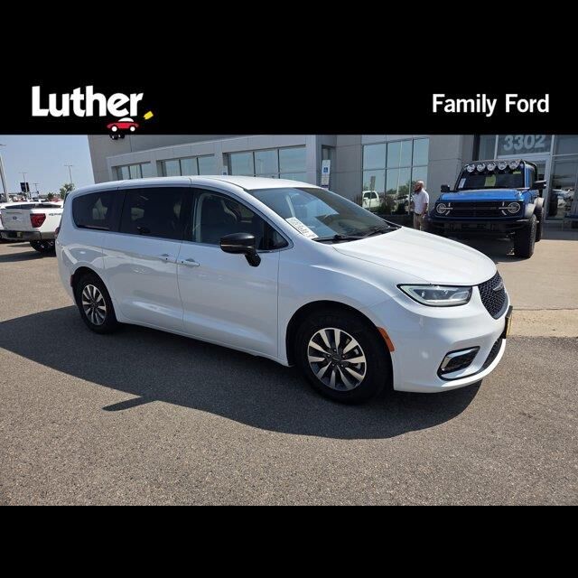 2024 Chrysler Pacifica Plug-In Hybrid Select