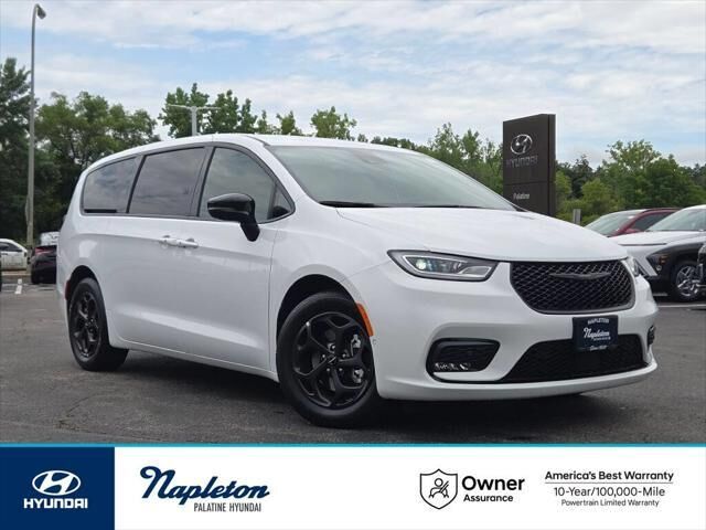 2024 Chrysler Pacifica Plug-In Hybrid S Appearance — photo 1 of 13