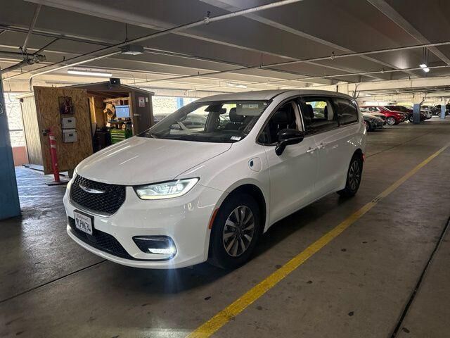 2024 Chrysler Pacifica Plug-In Hybrid Select