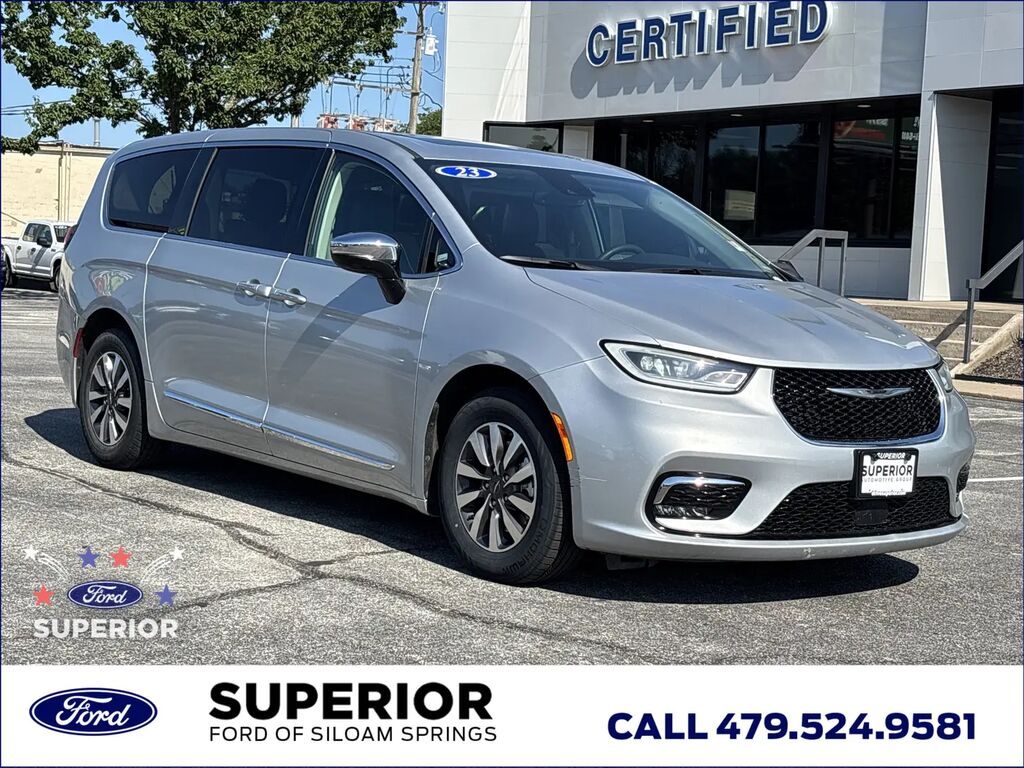 2023 Chrysler Pacifica Plug-In Hybrid Limited — photo 1 of 12