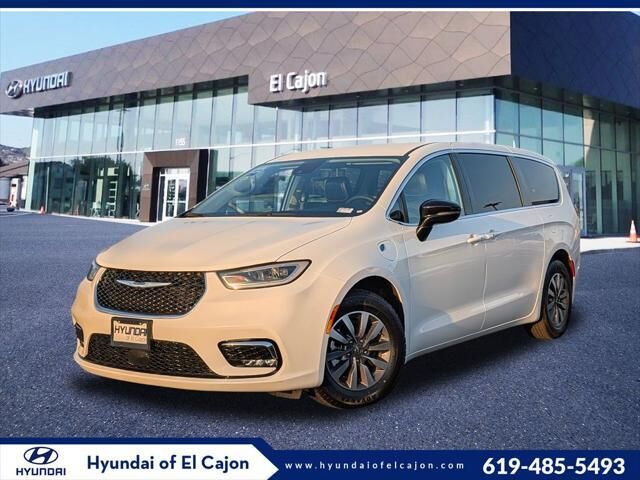 2024 Chrysler Pacifica Plug-In Hybrid Select — photo 1 of 13