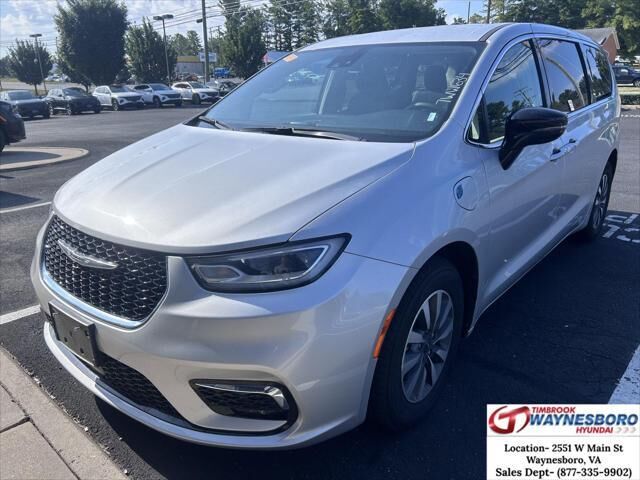 2024 Chrysler Pacifica Plug-In Hybrid Select