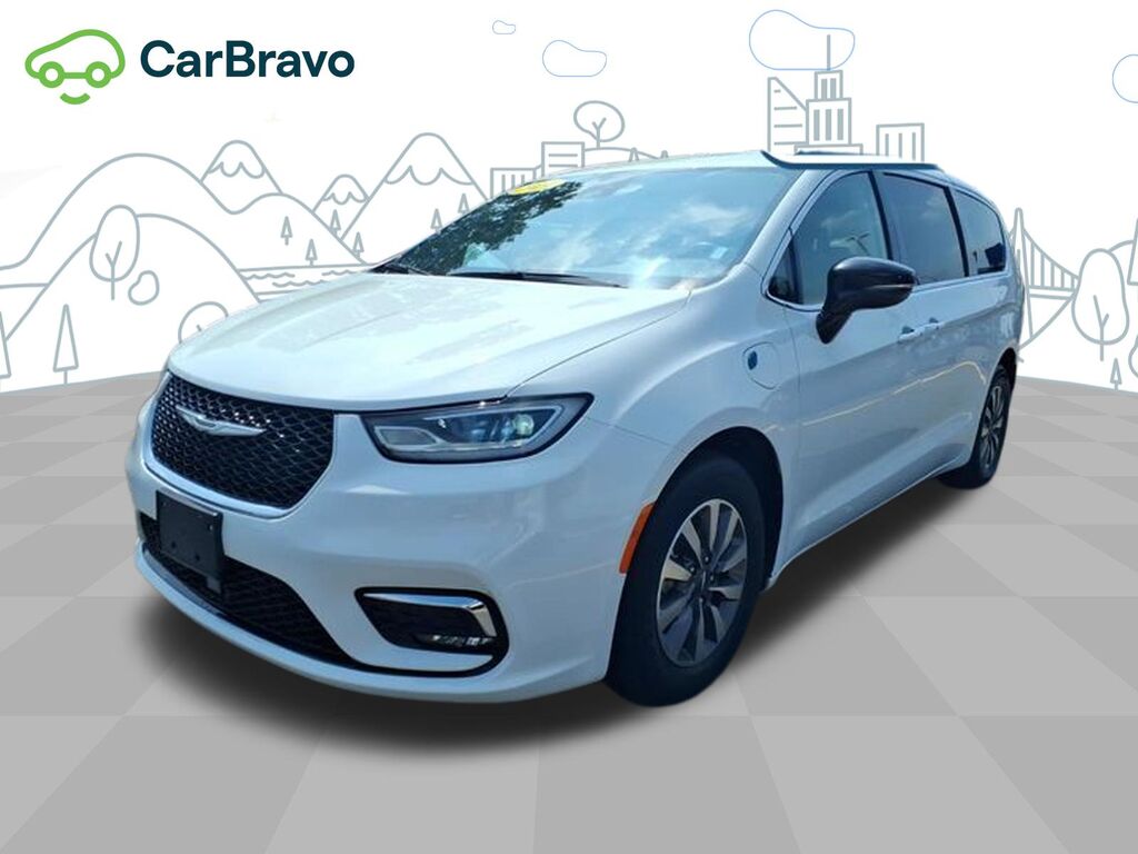 2024 Chrysler Pacifica Hybrid Select — photo 1 of 6