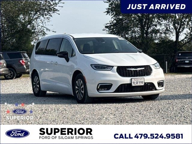 2024 Chrysler Pacifica Plug-In Hybrid Select