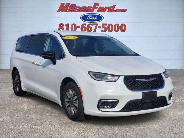 2024 Chrysler Pacifica Plug-In Hybrid Select