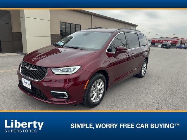 2022 Chrysler Pacifica Touring L — photo 1 of 7