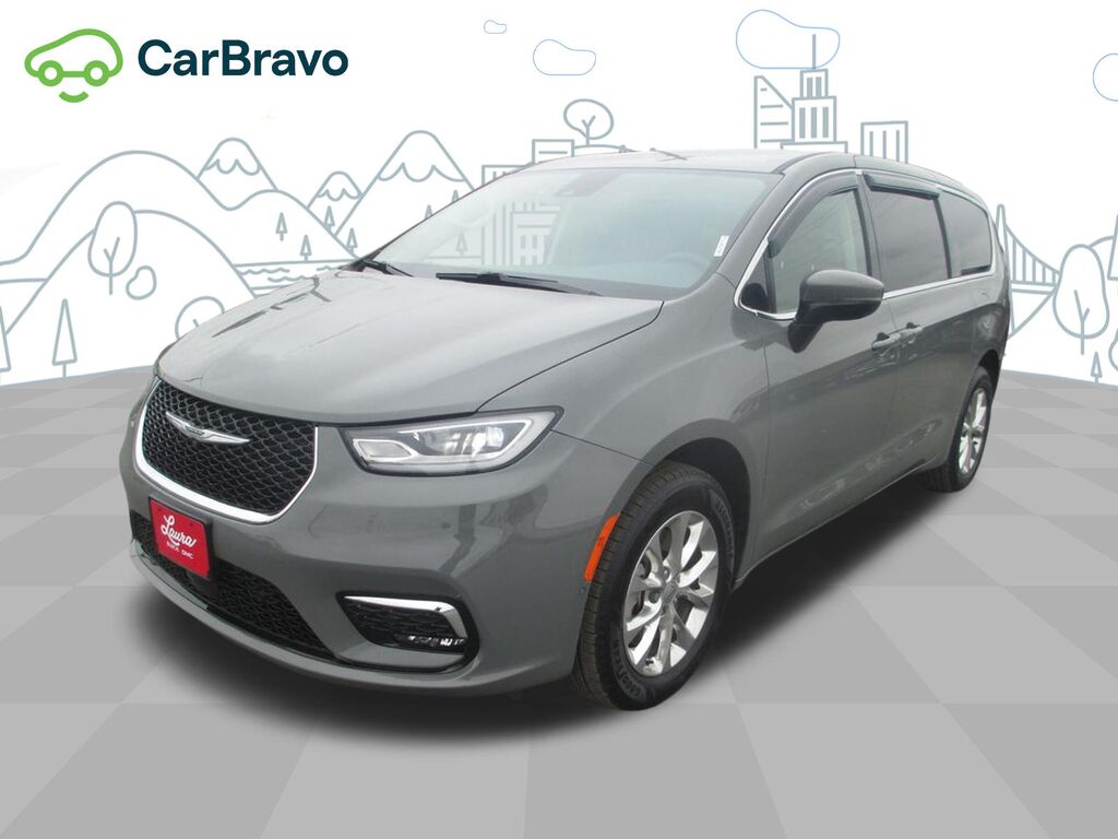 2023 Chrysler Pacifica Touring L — photo 1 of 6