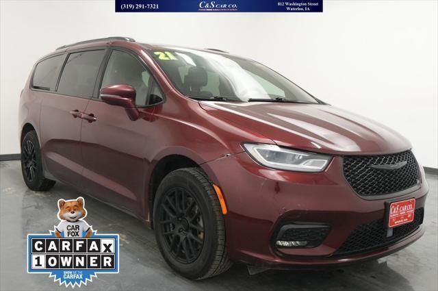 2021 Chrysler Pacifica Touring L — photo 1 of 13