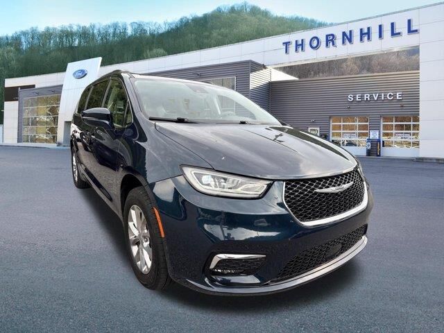 2022 Chrysler Pacifica Touring L — photo 1 of 13