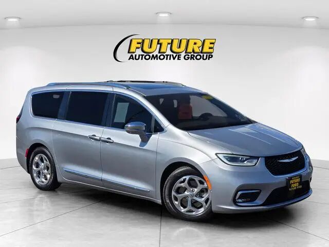 2021 Chrysler Pacifica Limited — photo 1 of 13