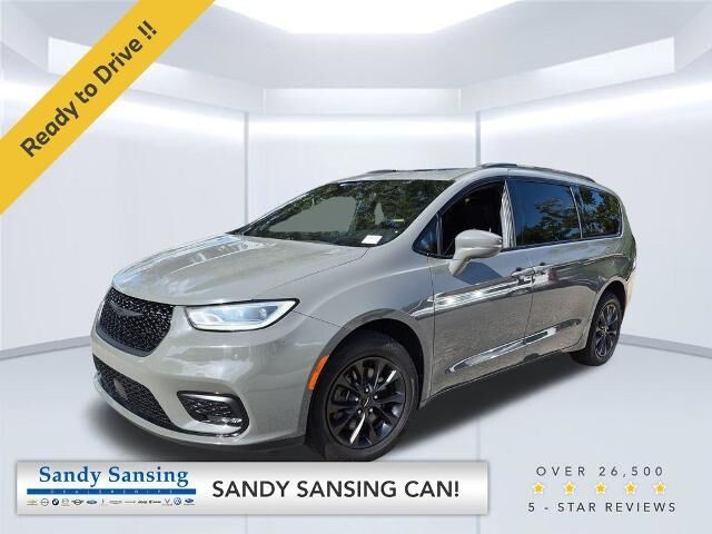 2021 Chrysler Pacifica Limited — photo 1 of 13