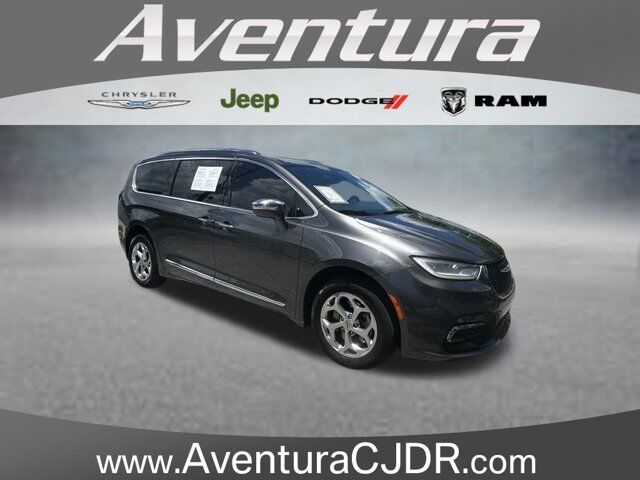 2021 Chrysler Pacifica Limited — photo 1 of 2