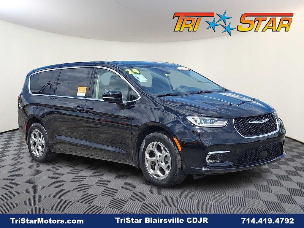 2024 Chrysler Pacifica Limited — photo 1 of 1