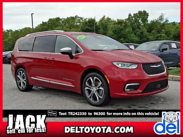 2026 Chrysler Pacifica Pinnacle — photo 1 of 13