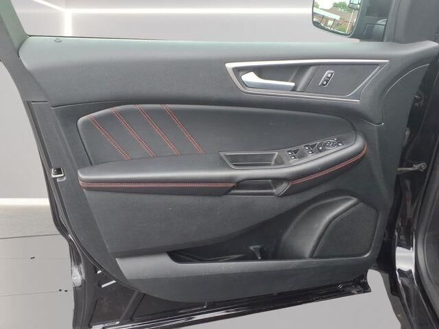 2023 Ford Edge ST-Line — photo 1 of 4