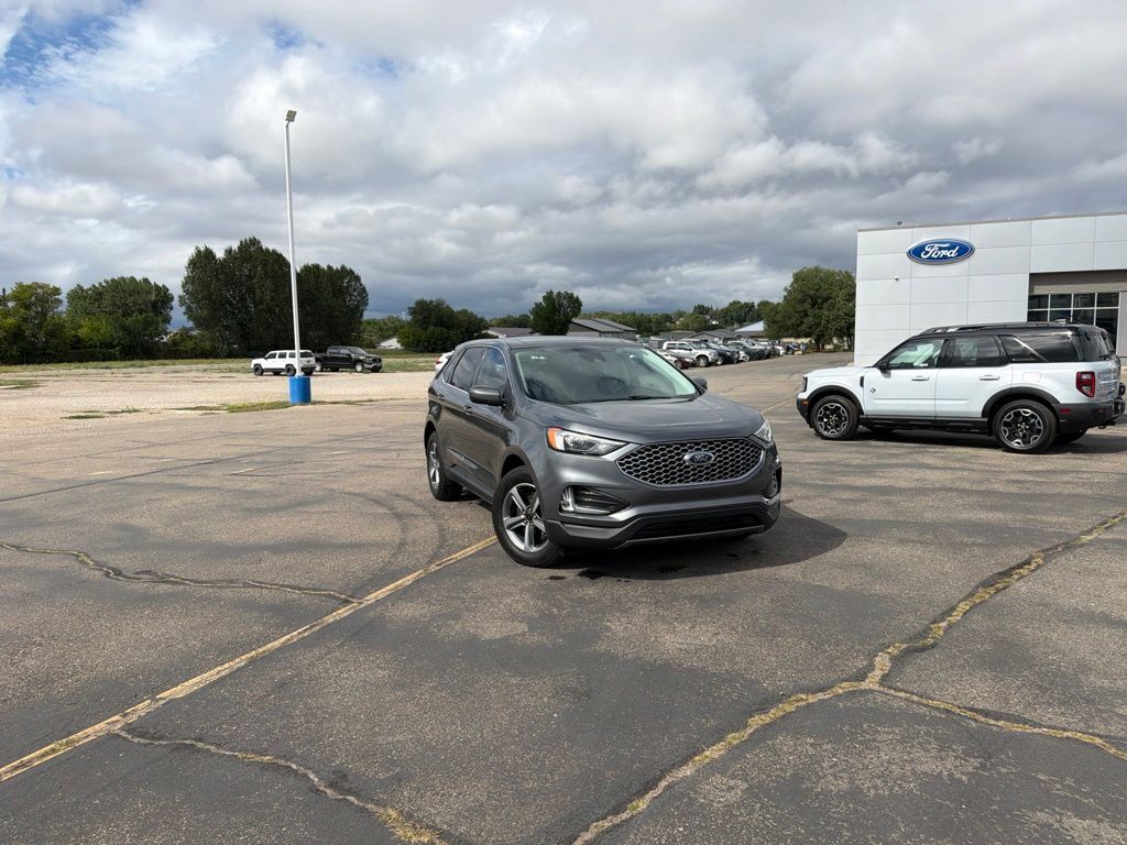 2023 Ford Edge SEL — photo 1 of 13