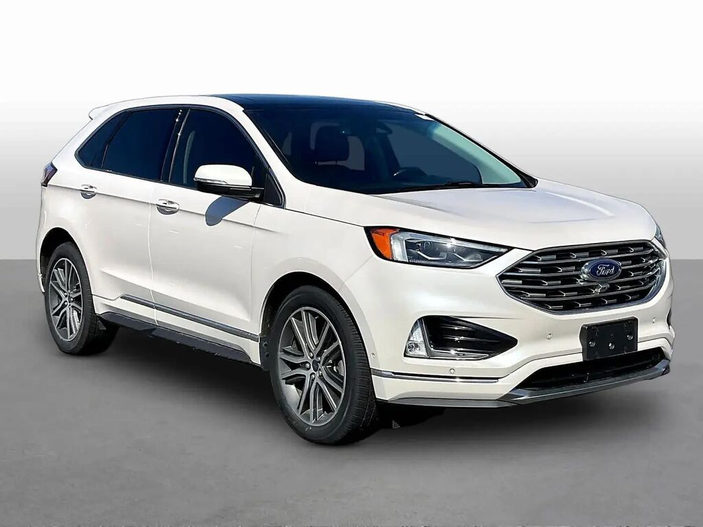 2019 Ford Edge Titanium — photo 1 of 13
