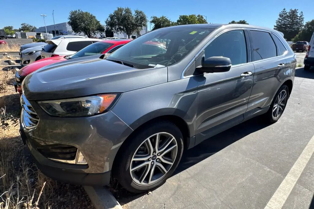 2022 Ford Edge Titanium — photo 1 of 2