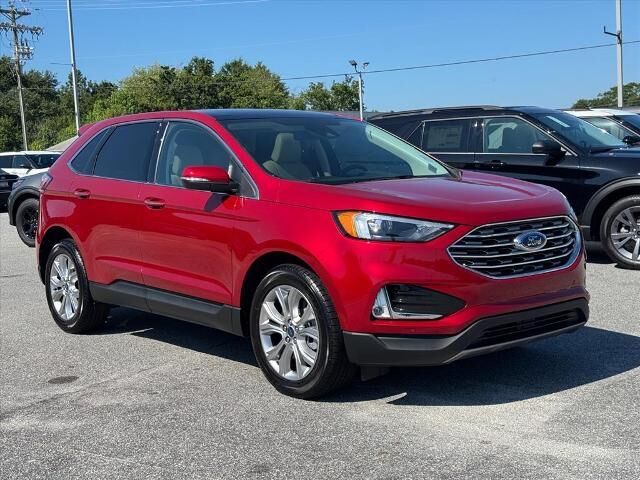 2022 Ford Edge Titanium — photo 1 of 2