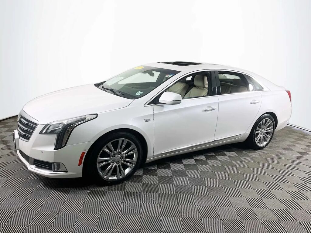 2019 Cadillac XTS Luxury — photo 1 of 13