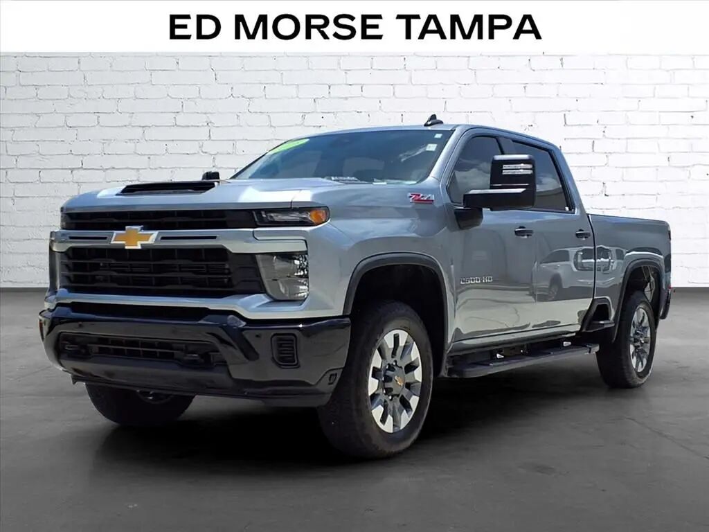 2025 Chevrolet Silverado 2500HD Custom — photo 1 of 13