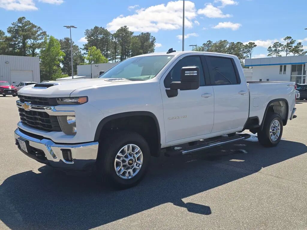 2025 Chevrolet Silverado 2500HD LT — photo 1 of 13