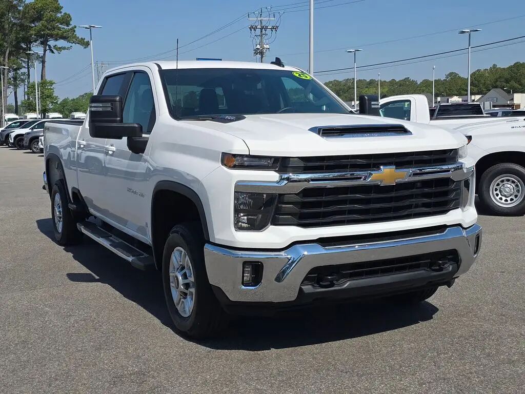 2025 Chevrolet Silverado 2500HD LT — photo 1 of 13
