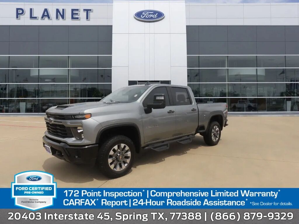 2024 Chevrolet Silverado 2500HD Custom — photo 1 of 13